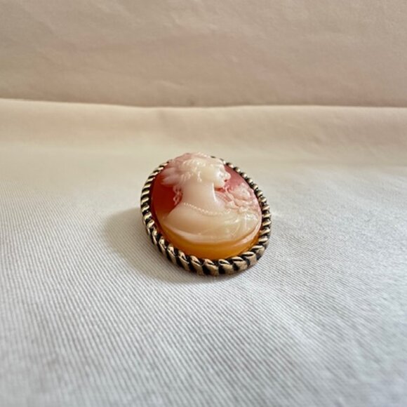 Vintage Cameo Brooch Pin - Picture 6 of 8